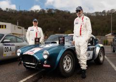 Pescarolo et Périn, au Tour Auto en Cobra flanquée du logo Motul
