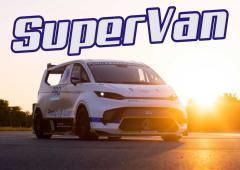 Un Super Van Ford, de 2000 chevaux, dans les nuages de Pikes Peak