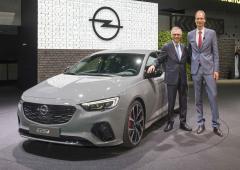 Opel se met en scene a l iaa avec carlos tavares 