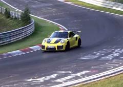 La porsche 911 gt2 rs s attaque au nurburgring 