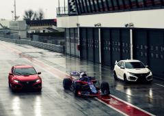 Les pilotes de l equipe toro rosso roulent en honda civic type r 