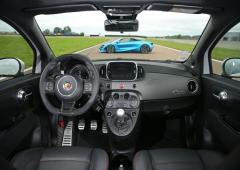 Interieur_comparatif-abarth-595-esseesse-vs-mclaren-720s-spider_0