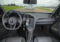 Interieur_comparatif-abarth-595-esseesse-vs-mclaren-720s-spider_1
                                                        width=