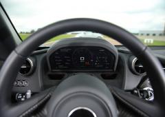 Interieur_comparatif-abarth-595-esseesse-vs-mclaren-720s-spider_3
                                                        width=