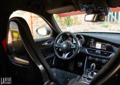 Interieur_alfa-romeo-giulia-gta-essai-aux-1000-miglia_0