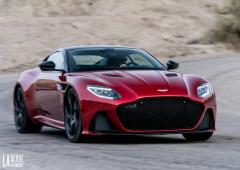 Aston martin dbs superleggera elle fait le show a goodwood 