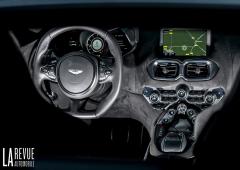 Interieur_aston-martin-v8-vantage-2018-vs-bmw-m850i-xdrive_7
                                                        width=