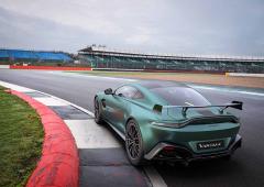 Exterieur_aston-martin-vantage-f1-edition-le-safety-car-de-route_6