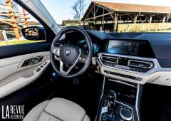 Interieur_bmw-330i-2019_3
                                                        width=