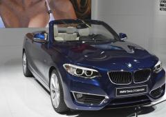 Bmw serie 2 cabriolet en toile de fond au mondial 