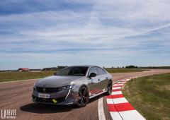 Exterieur_peugeot-508-pse-renault-megane-rs_17