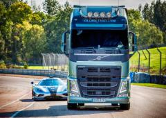 Comparatif volvo fh contre la koenigsegg one 1 