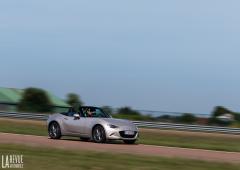 Exterieur_comparo-mazda-mx-5-jaguar-f-type_24
                                                        width=