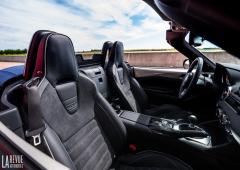 Interieur_comparo-mazda-mx-5-jaguar-f-type_1
                                                        width=