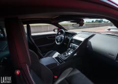 Interieur_comparo-mazda-mx-5-jaguar-f-type_2
                                                        width=