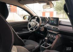 Interieur_dacia-jogger-extreme-7-places-1-3-tce-110ch-essai_17