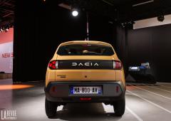 Exterieur_nouvelle-dacia-spring-annee-2024-les-photos-en-studio-et-les-infos_21
                                                        width=