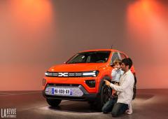 Exterieur_nouvelle-dacia-spring-annee-2024-les-photos-en-studio-et-les-infos_30
                                                        width=