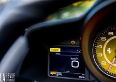 Interieur_ferrari-488-pista-spider-essai_5