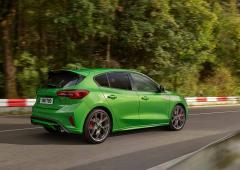 Exterieur_ford-focus-st-le-millesime-2022-en-vert-mean-green_1