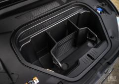 Interieur_ford-mustang-mach-e-au-quotidien-aspects-pratiques-et-consommation_18
