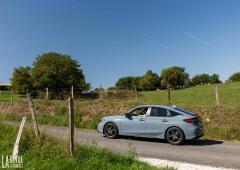 Exterieur_honda-civic-2026-la-compacte-hybride-sous-tous-les-angles_15
