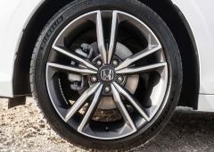 Exterieur_honda-civic-e-hev-2026-l-hybride-se-refait-une-beaute-pour-800-de-moins_6