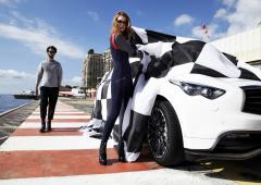 Vettel recoit une infiniti fx a son nom 