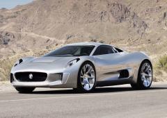 La jaguar c x75 a l affiche du nouveau james bond elle aussi 