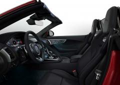 Interieur_jaguar-f-type-r-dynamic-black-le-millesime-2022-ultra-chic_2