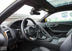 Interieur_jaguar-f-type-r-awd-2020-essai_3