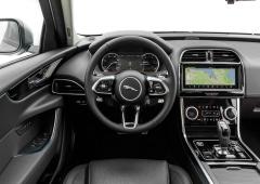 Interieur_jaguar-xe-d180_0