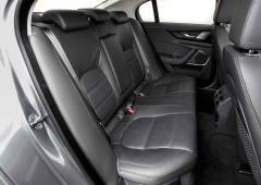 Interieur_jaguar-xe-d180_2
                                                        width=