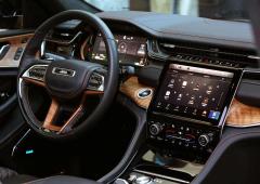 Interieur_jeep-grand-cherokee-4xe-le-suv-americain-est-de-en-propre_2