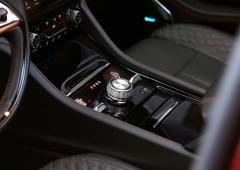 Interieur_jeep-grand-cherokee-4xe-le-suv-americain-est-de-en-propre_5