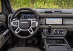 Interieur_land-rover-defender-240-d-se-essai_0
                                                        width=