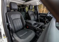 Interieur_land-rover-defender-d240-s-essai_9