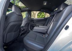 Interieur_lexus-es-300h-f-sport-2022-essai_4
                                                        width=