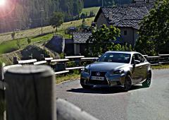 Test lexus is 300h lhybride contre le diesel 