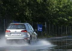 Exterieur_essai-des-pneus-michelin-uses-et-neufs-sur-piste-mouillee_11