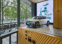 Exterieur_renault-the-carwalk-sur-les-champs-elysees_2