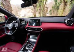 Interieur_mg-ehs-hybrid-essai_11