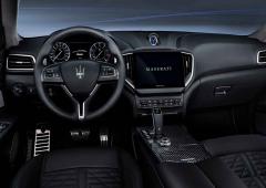 Interieur_maserati-ghibli-hybrid-l-electrique-en-version-petit-bras_0