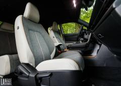 Interieur_mazda-mx-30-essai_10
                                                        width=