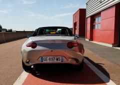 Exterieur_comparatif-mazda-mx-5-1-5-vs-jaguar-f-type-v8_7