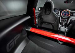 Interieur_mini-john-cooper-works-gp-306-chevaux-c-est-hardcore_1
                                                        width=