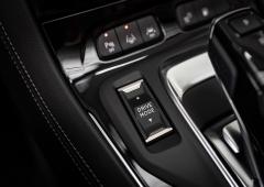 Interieur_opel-grandland-hybrid-2021-essai_12