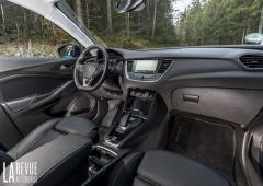 Interieur_opel-grandland-x-hybrid4-essai_4