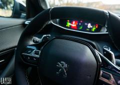 Interieur_peugeot-2008-puretech-155_14
                                                        width=