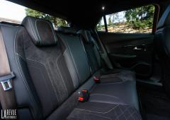 Interieur_peugeot-2008-puretech-155_17